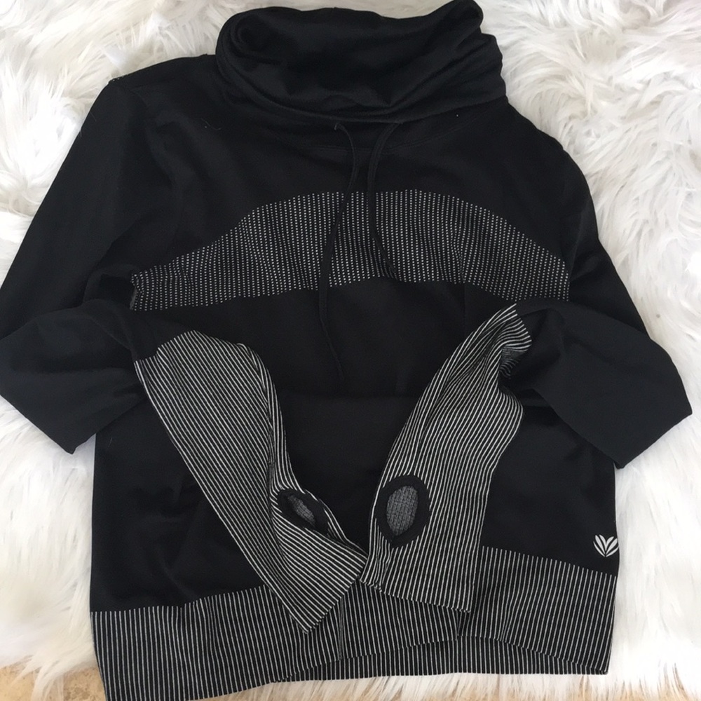 F21 black long sleeve thin workout top